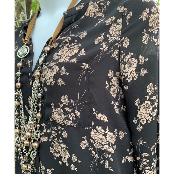 Floral button up - Picture 3 of 5